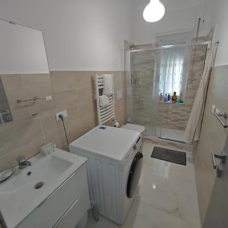 Metro Lejlighed Genova